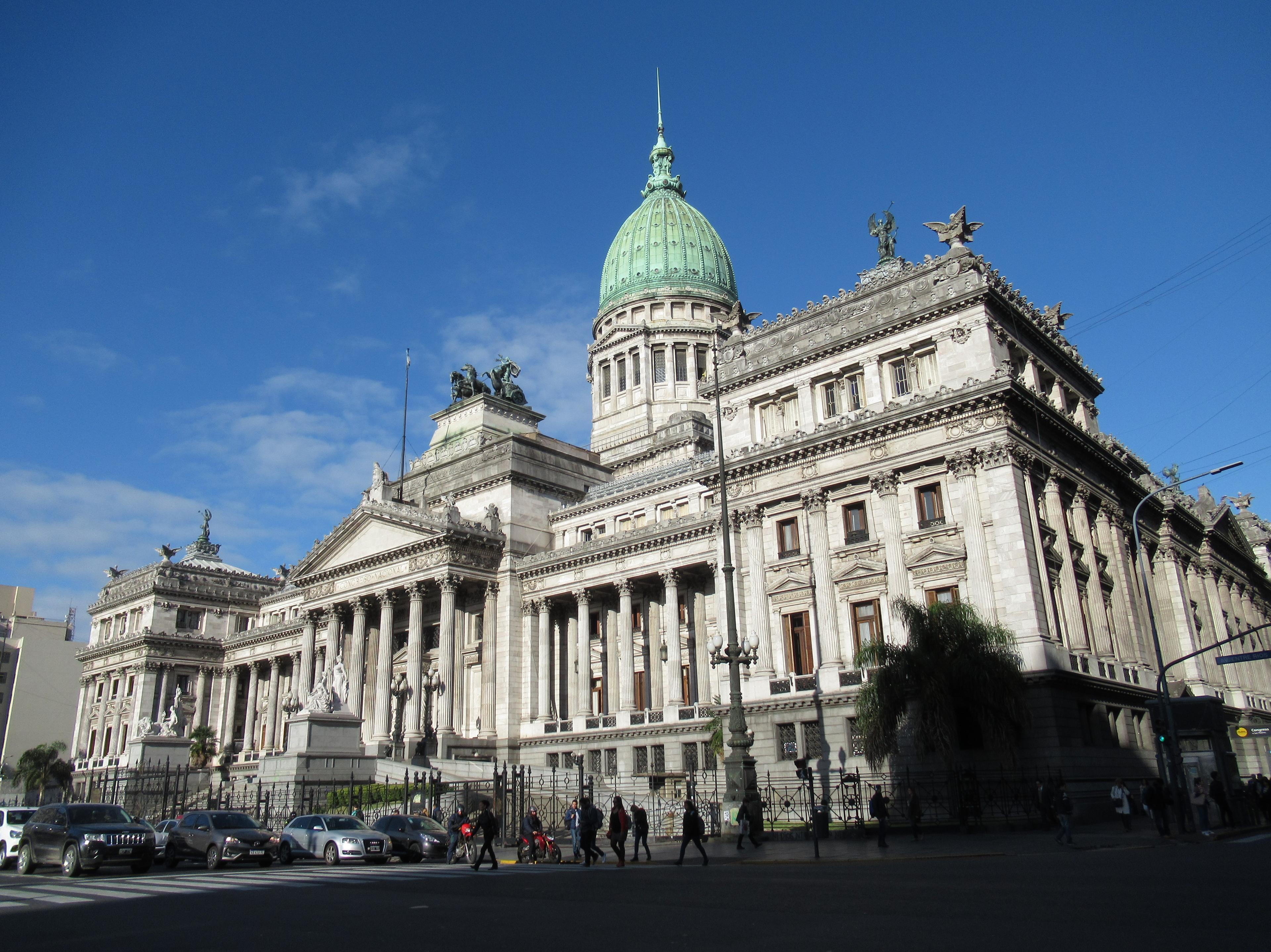 El Gobierno redobla la apuesta por la agenda del Congreso: Javier Milei respaldó a Federico Sturzenegger y Karina Milei lo sumó a la mesa política tras el traspié legislativo con la Ley de Propiedad Privada